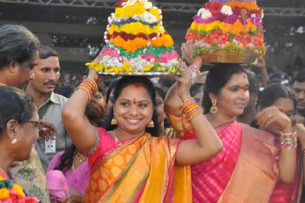 Bathukamma celebrations at India Gate in Delhi; credit goes to KCR, says Kavitha