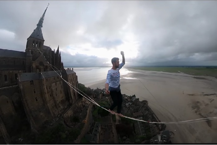 France daredevil walks over on highline world record