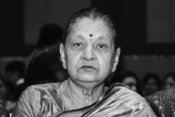 Mahesh Babu mother Indira Devi mortal shifted to  Padmalaya Studios