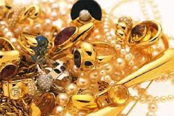 Hyd: Diamond jewellery, gold stolen from five-star hotel at Banjara Hills