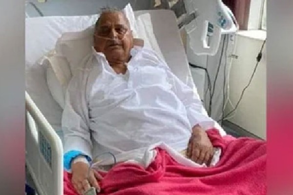 Mulayam Singh Yadav in critical care unit in Medanta Hospital SP Says Dont Visit Hospital