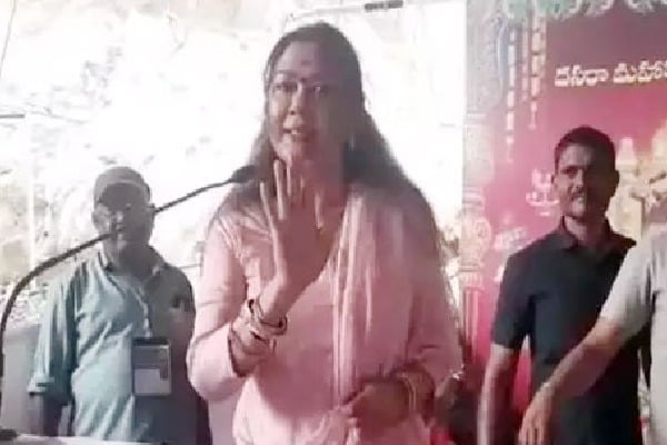 tollywood actress hema fires on reporter in vijayawada