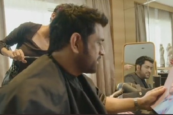 ms dhoni changes his hair style that looks in 2011 for team india victory in t20 world cup 2022