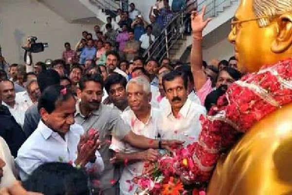 CM KCR reaches telangana bhavan
