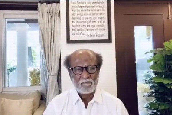 Is Rajinikanth convince his daughter and Dhanush 