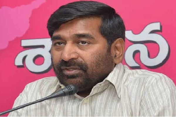 Komatireddy joined BJP for contracts says Jagadish Reddy