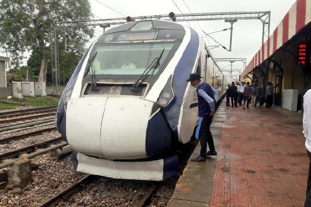 Vande Bharat train face another difficulty third consecutive day