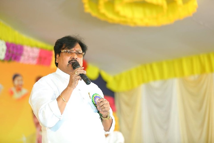 Varla Ramaiah satires on CM Jagan 