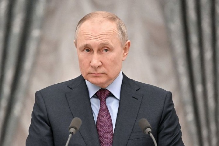 russian president putin comments on fresh attacks on ukraine
