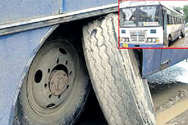 APS RTC Bus Tyres came out while bus running 