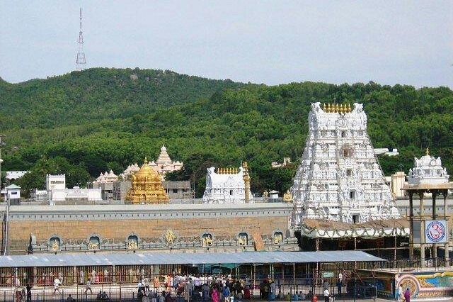 Tamil Nadu devotees attacked Guntur devotees in Tirumala