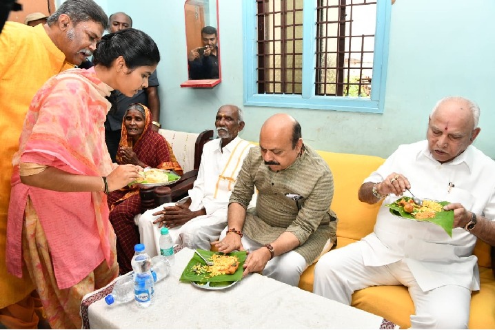 Bommai, Yediyurappa have breakfast at Dalit home