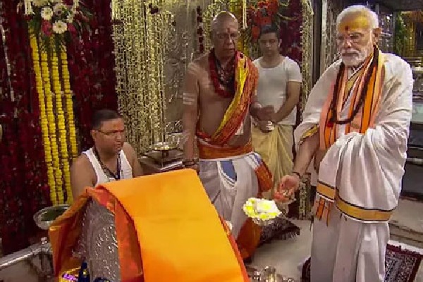 PM Modi performs aarti at Mahakal temple in Ujjain  