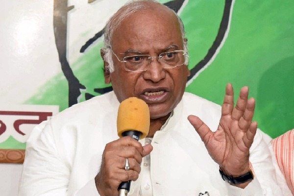 Do not compare me with Tharoor says Mallikarjun Kharge on Congress presidential poll