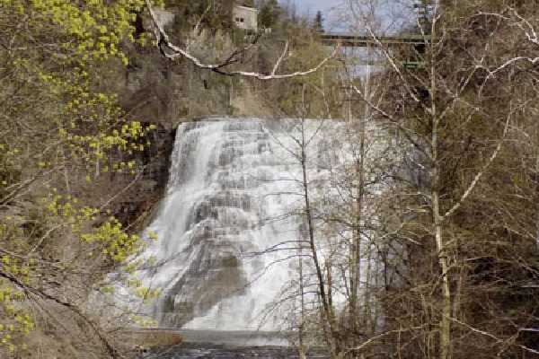 Man dies after falling drowning in Ithaca Falls gorge