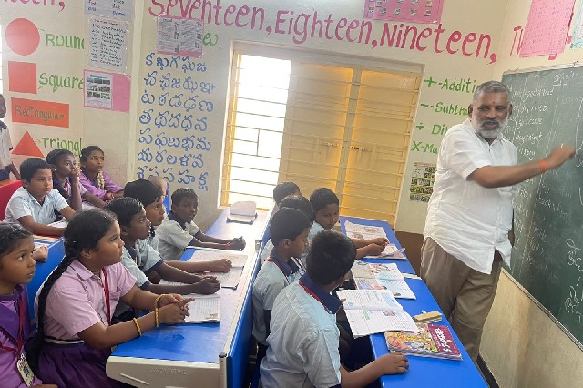yscrp mla chevireddy bhaskar reddy teaches a lesson to mpp school children