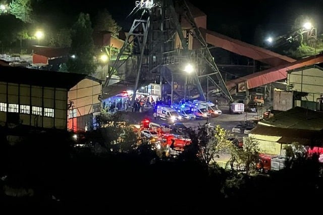 25 killed dozens trapped in Turkey coal mine blast