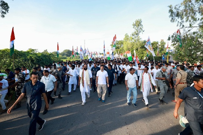 Rahul-led Bharat Jodo Yatra enters Andhra Pradesh
