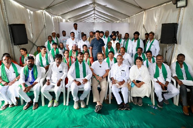 rahul gandhi supports amaravati farmers fight