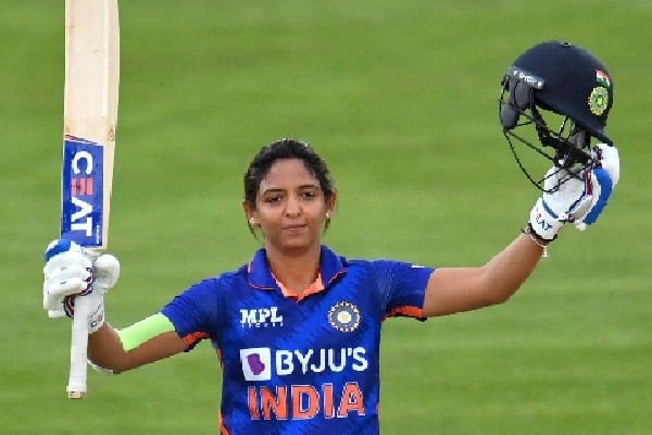 India captain Harmanpreet Kaur withdraws from WBBL due to back injury