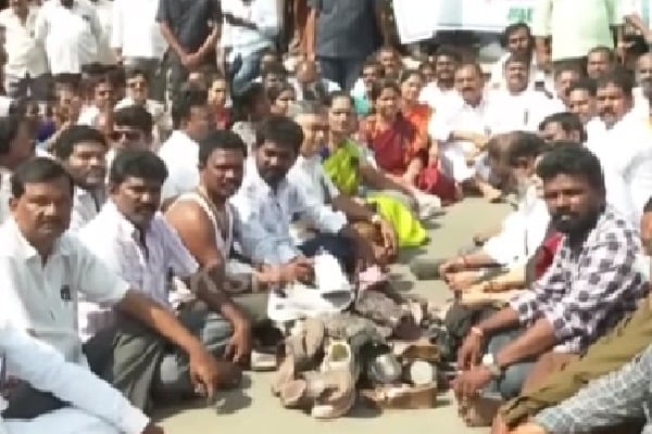 ysrcp mla bhumana karunakar reddy stage a new agitation in tirupati over pawan kalyan copmments 