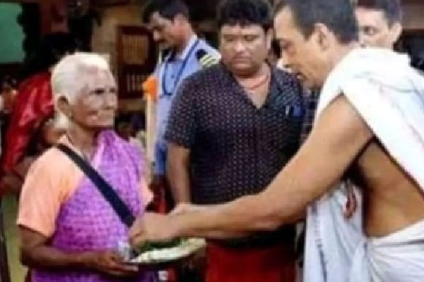 80 Year Old Beggar From Mangaluru Donated Rs 1 lakh To The Temple 