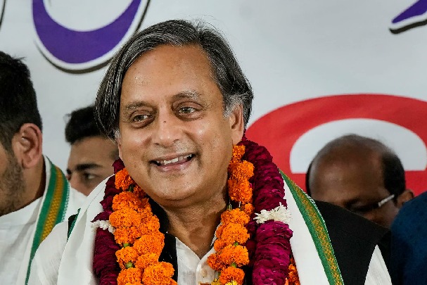 congress asks shashi tharoor why double standards on presidential polls