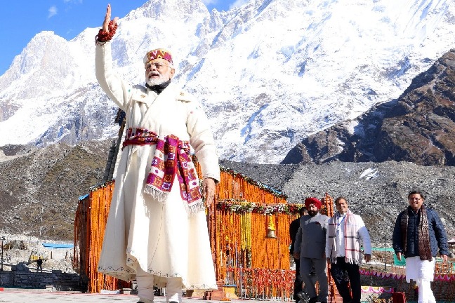 PM Narendra Modi keeps his word, dons traditional Himachali attire