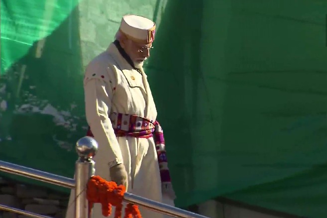 PM Modi dons traditional Himachali Chola Dora offers prayers at Kedarnath shrine
