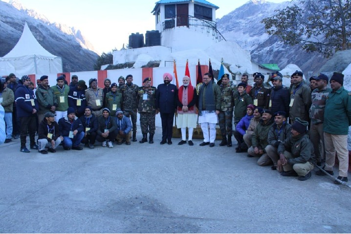 PM Modi stayed in temporary structure with tin roof had khichdi with road workers at 11300 ft altitude in Uttarakhand
