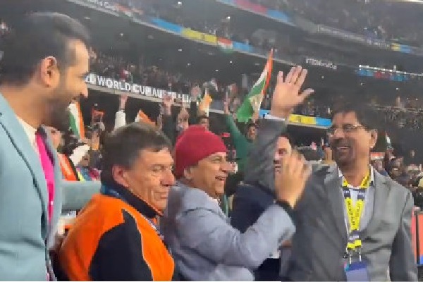 Gavaskar dances after Team India beat Pakistan