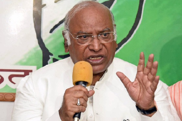 Attempt to replace Baba Saheb's Constitution with 'Sangh Constitution', says Kharge