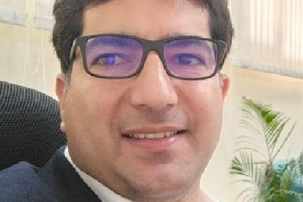 Only in India can a Muslim rise to top IAS officer Shah Faesals dig at Pakistan