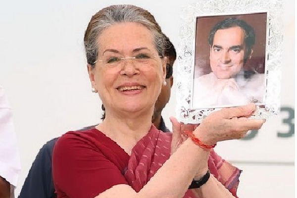 Priyanka Vadra emotional post on her mother Sonia Gandhi left as Congress chief