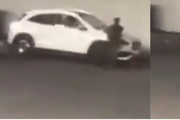 Mumbai cops hunt for filmmaker who tried to run over angry wife