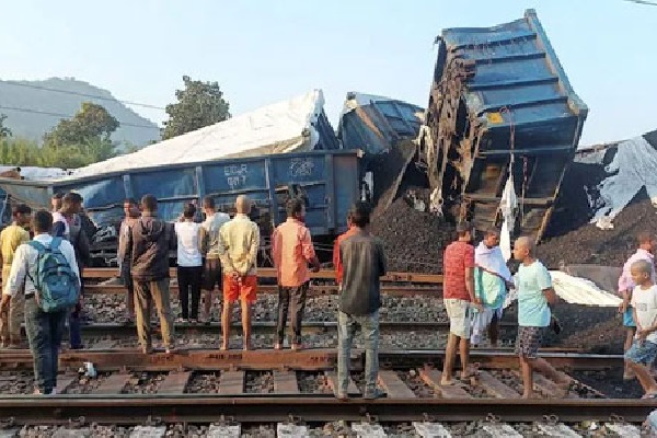People flee as engine drags wagon of derailed goods train at high speed in Bihar Here is the video