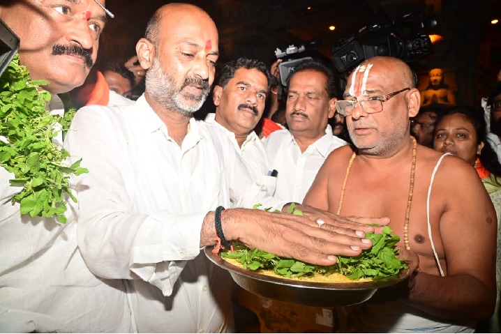 bandi sanjay says farm house deal is not ours in yadadri temple