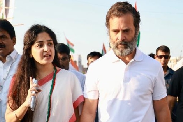 Poonam Kaur meets Rahul Gandhi in Bharat Jodo Yatra