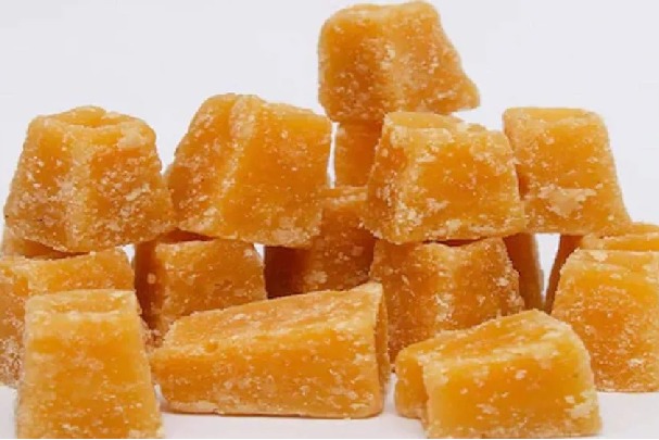 benefits of jaggery in winter