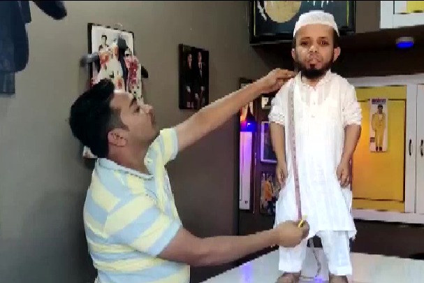 2 and 3 Foot Tall Man From UP Wants To Invite PM and Yogi Adityanath To His Wedding