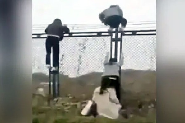 Workers Escaping Lockdown At Chinas Largest iPhone Factory