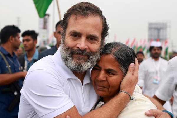 Rohit Vemula mother meets Rahul Gandhi