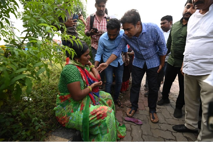 ktr stops on on road and gives lift to road accident couple in his convoy