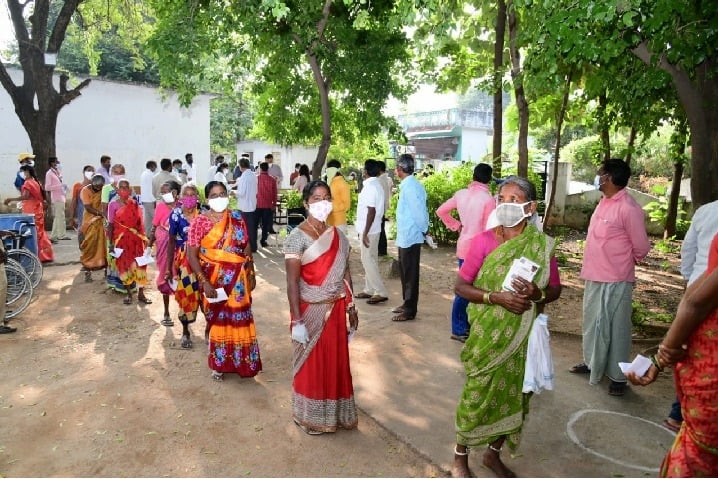 Polling underway amid tight security in Telangana's Munugode