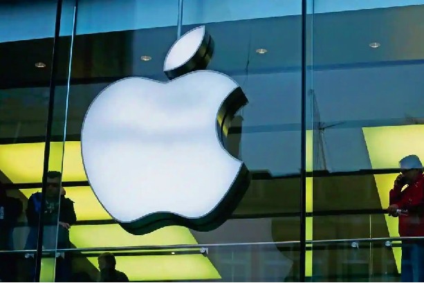 apple employee cheats firm for 140 crores