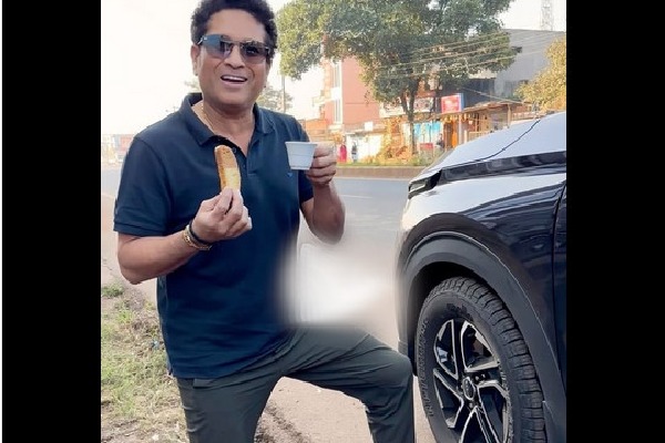 Sachin stops vehicle for roadside tea