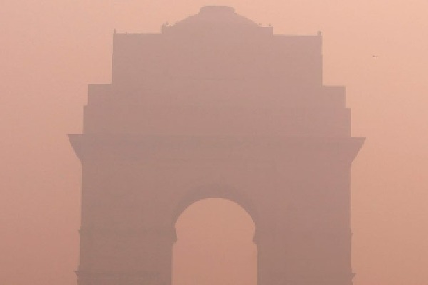 80 percent Delhi and NCR families suffering ailments due to toxic air says a Survey