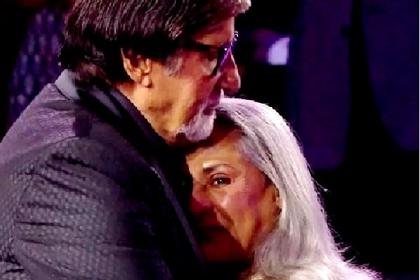 Here's how Jaya Bachchan expresses her love for Big B