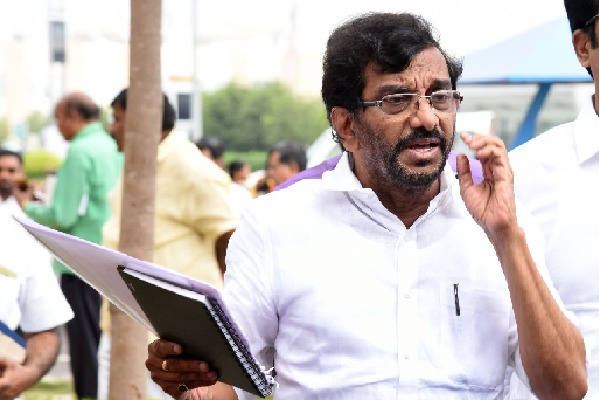 Somireddy slams AP ministers over aqua farmers issues