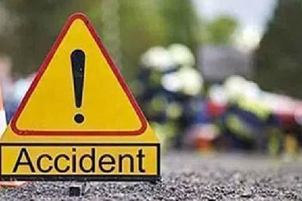 Road Accident In Munagala 5 people Dead